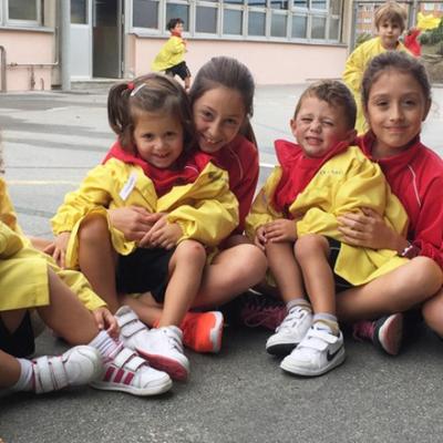 Nuestras Compaeras Mayores De Primaria Nos Visitan En El Patio De Comedor